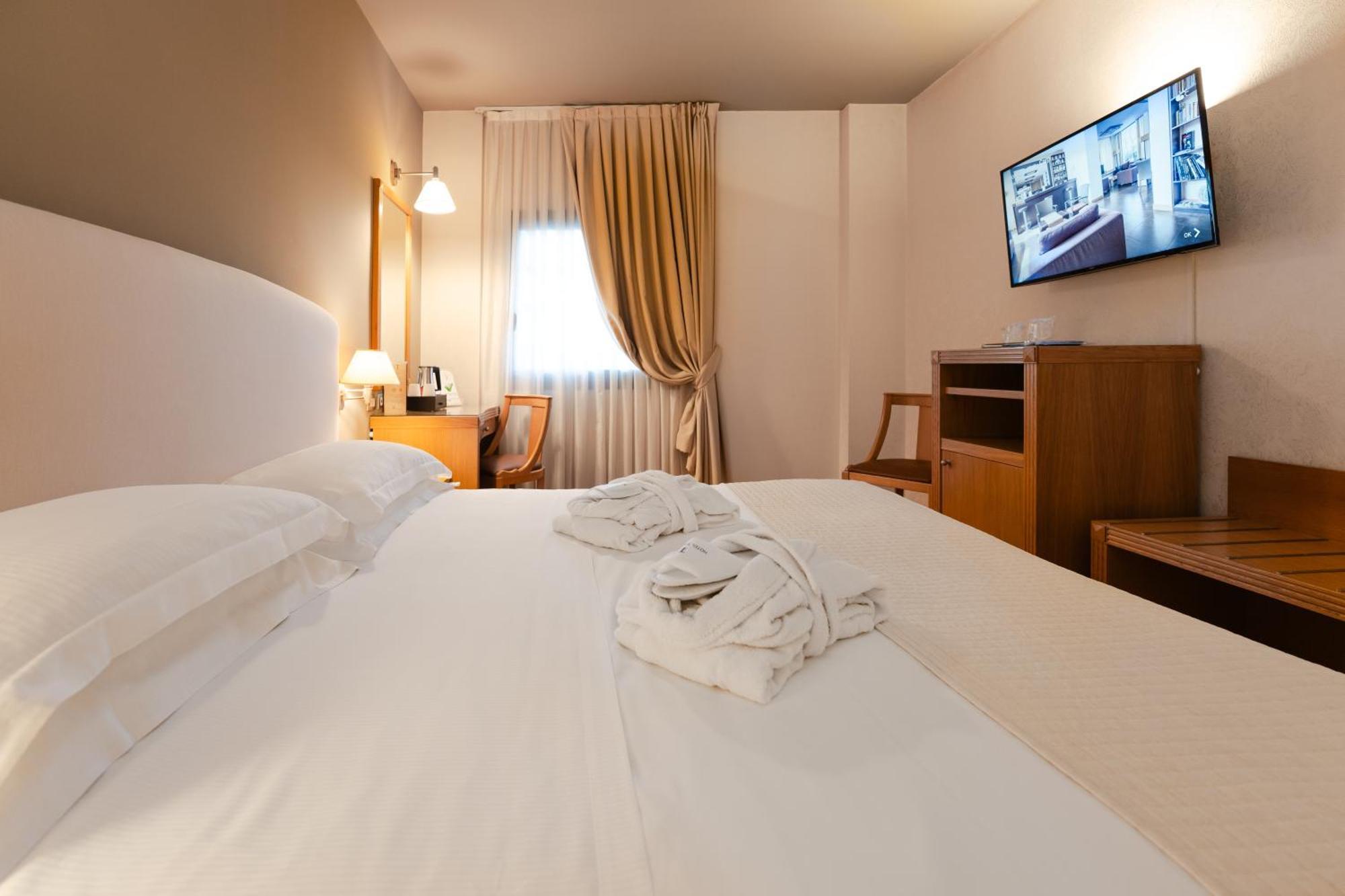 Hotel Touring Carpi Luaran gambar