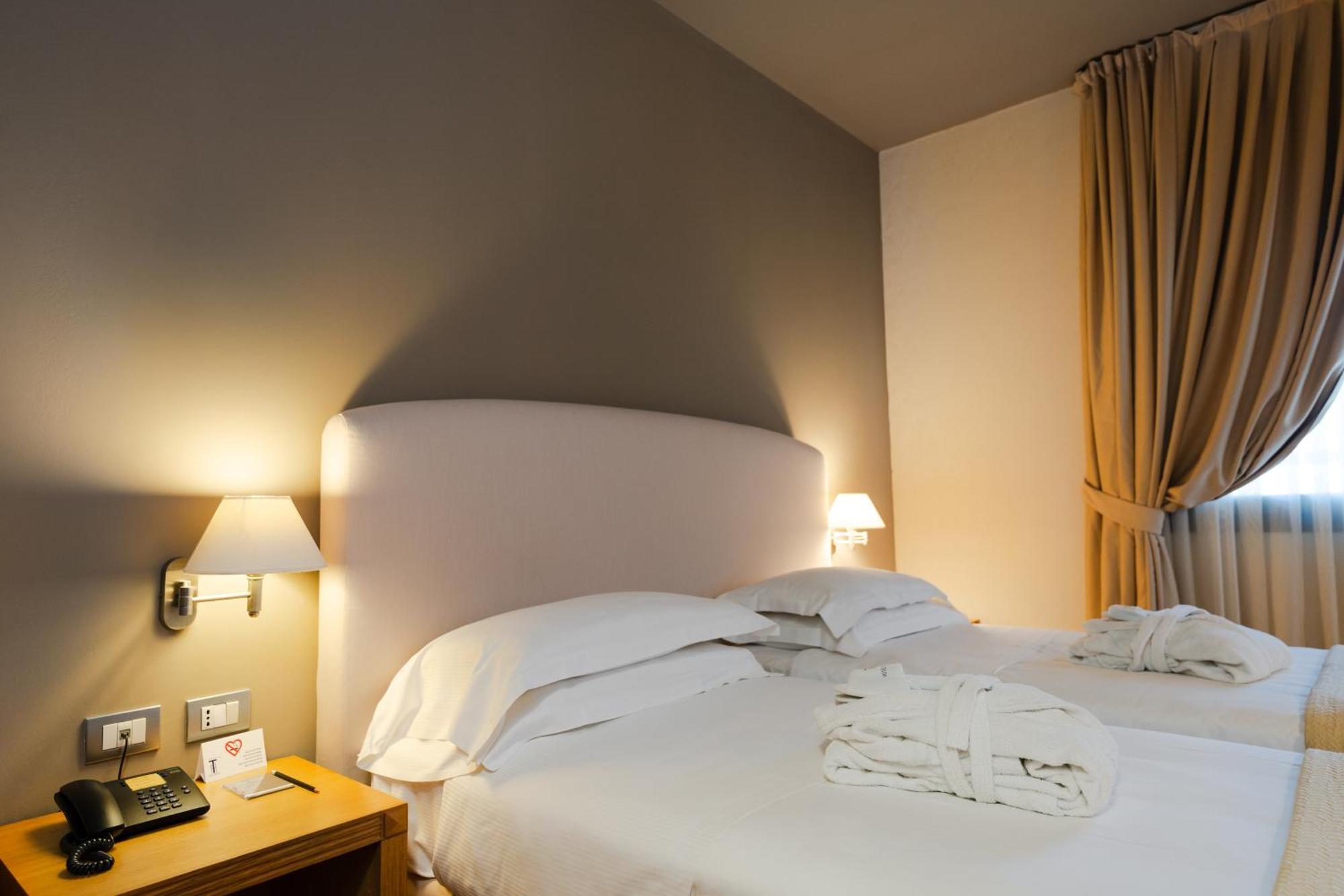 Hotel Touring Carpi Luaran gambar