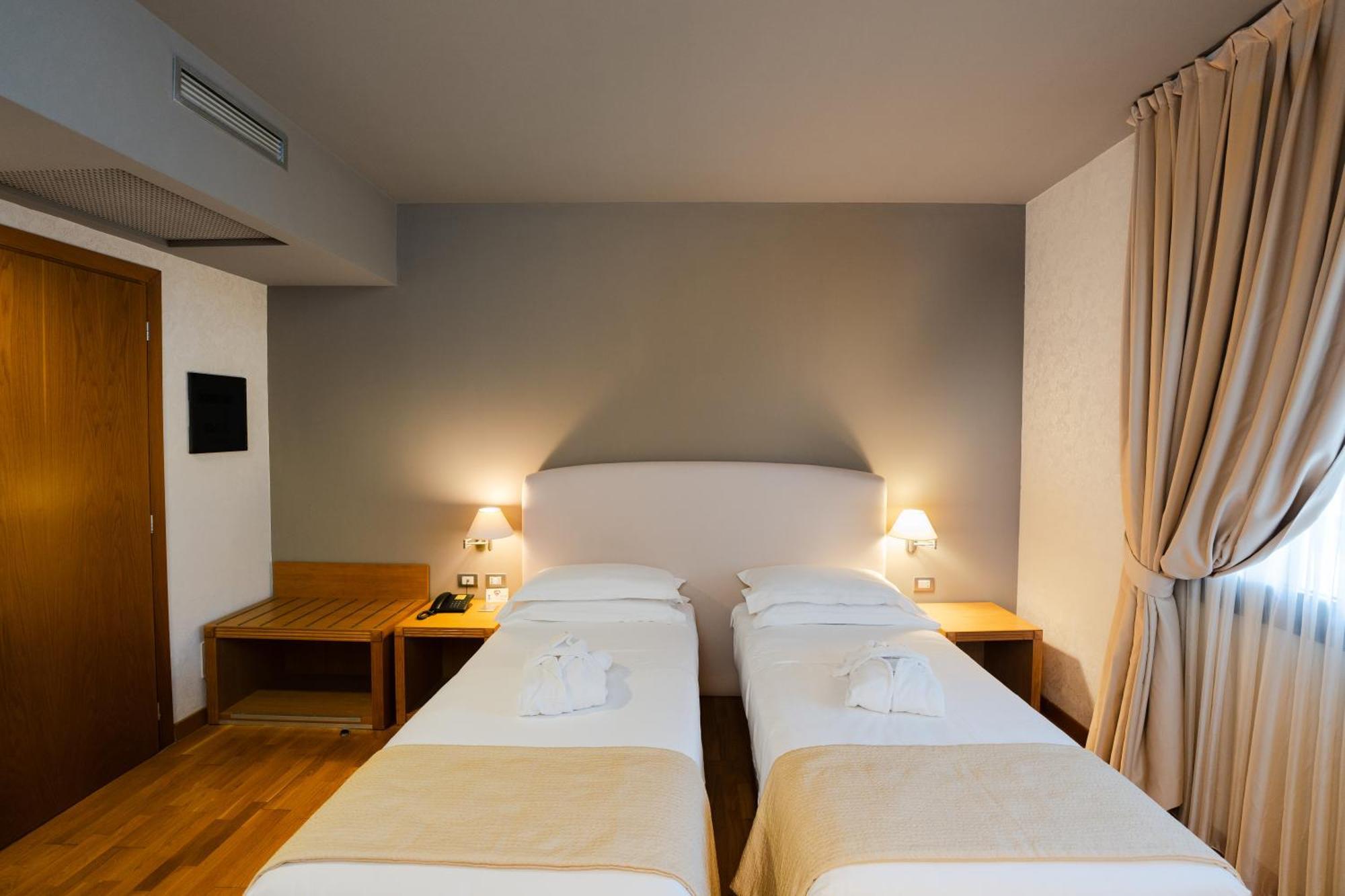 Hotel Touring Carpi Luaran gambar